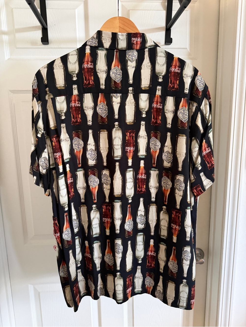 NWT Forever 21 Mens Coca-Cola Bottle Camp Shirt L New - Picture 4 of 4